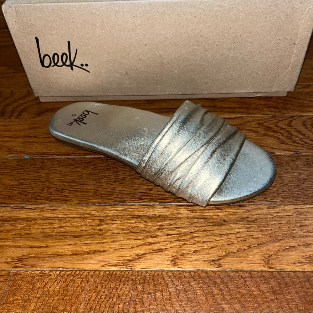Beek Songbird Slide Sandals Platinum Women’s Size 5 Soft Scrunched Leather - Picture 2 of 12